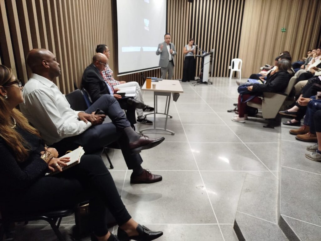 Conferencia de Edgar D. Pérez S., jefe área Derecho Laboral Universidad Libre de Colombia,