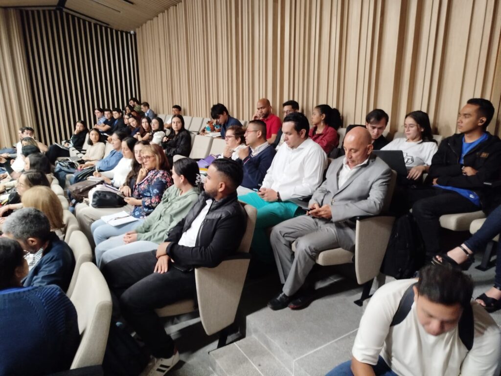 Participantes en la Mesa en Derecho del Trabajo y SSI en la sesión de preguntas.