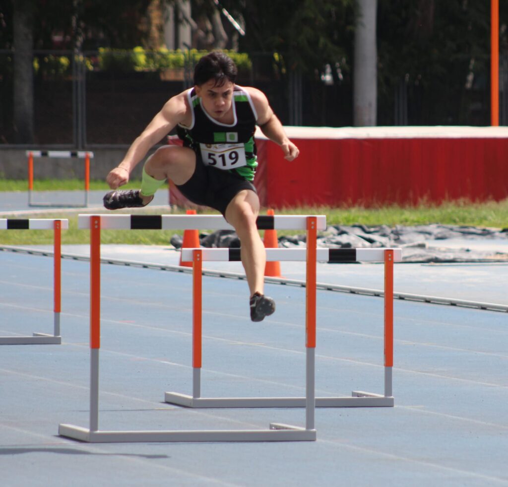 Imagen que muestra un salto de vallas.