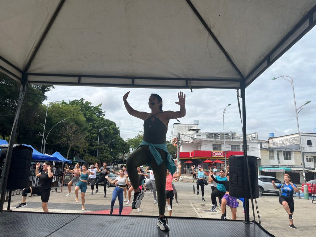 Vecinos y Amigos contó con rumbaterapia