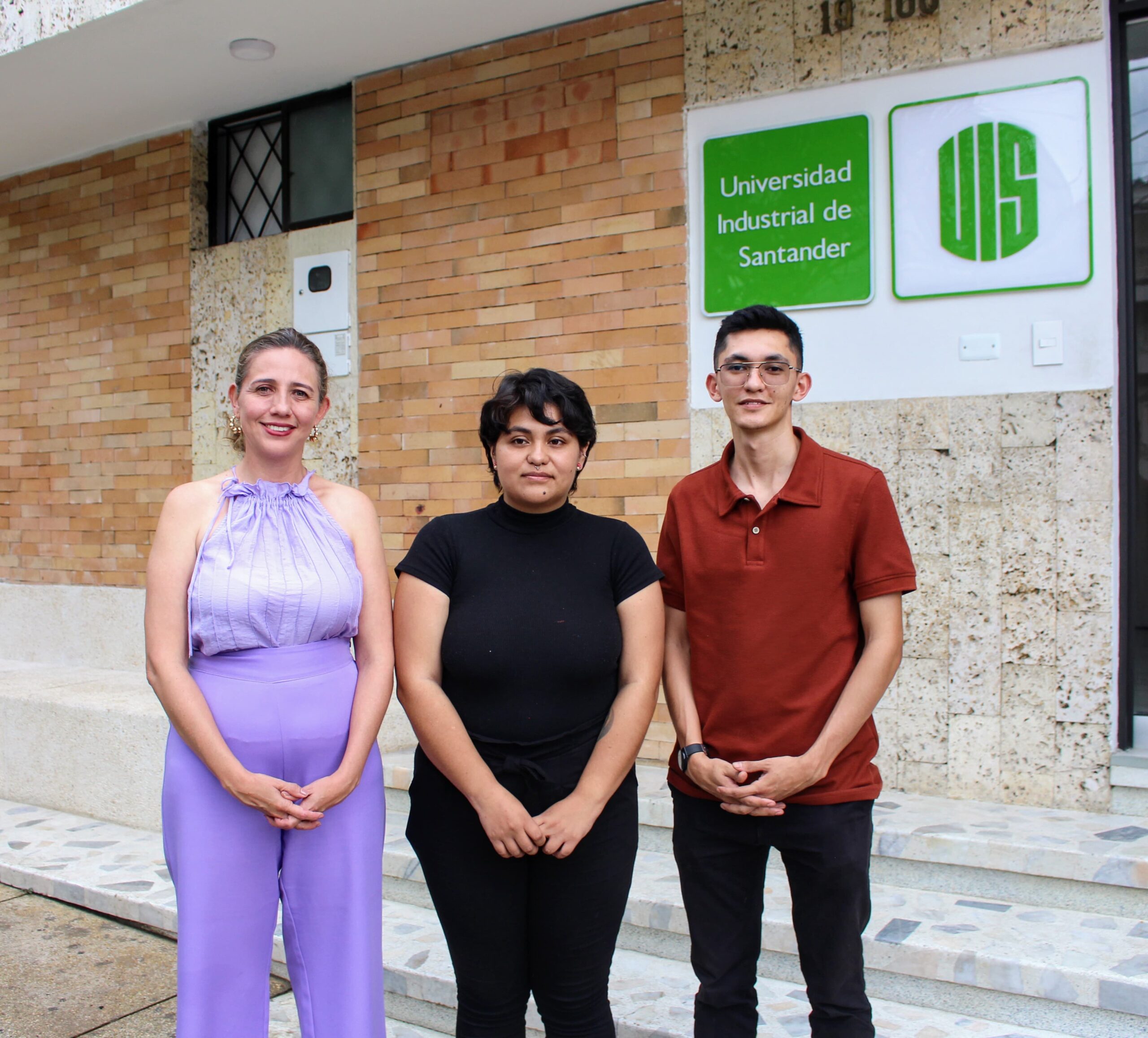Vianka Murcia con el equipo de la Oficina de Relaciones Exteriores.