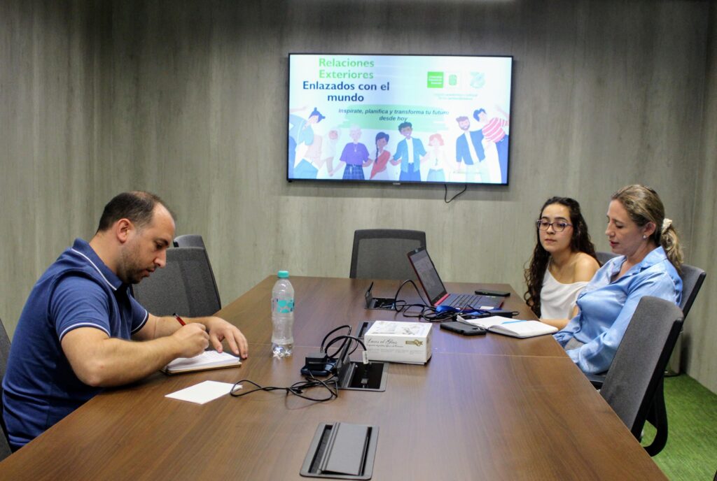 Reunión de Antonio Moreno García con la Oficina de Relaciones Exteriores UIS.