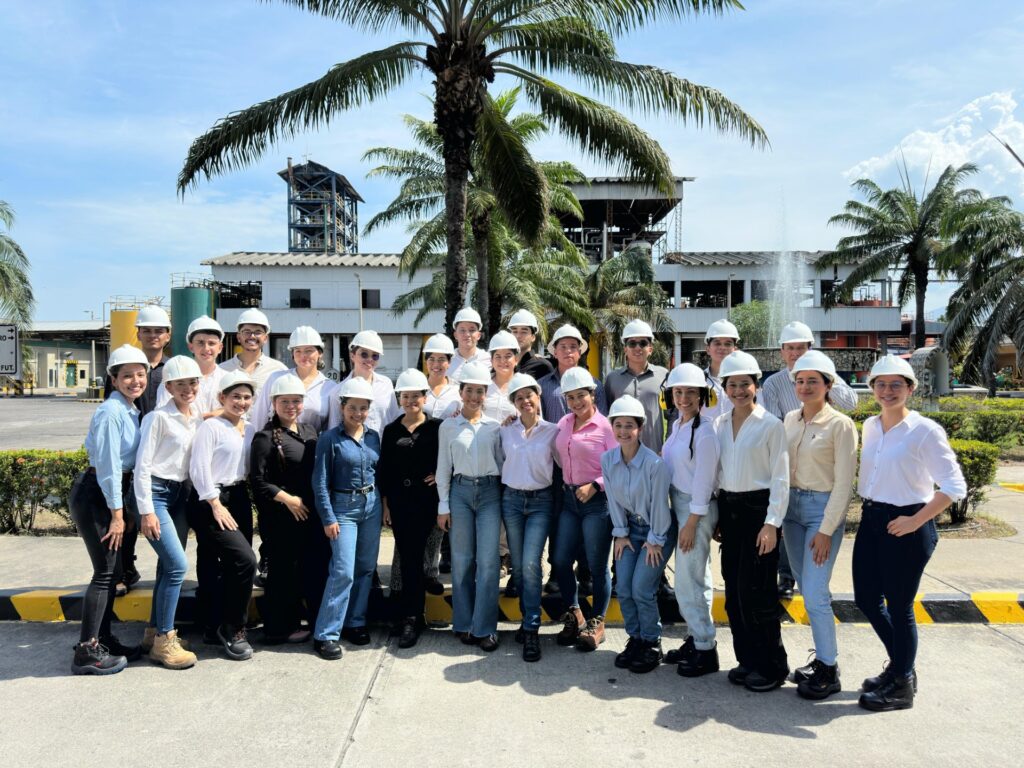 UIS students on a technical visit in Santa Marta.