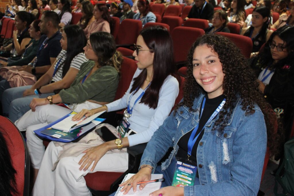 Estudiantes de trabajo social UIS asistentes del 1er Seminario Internacional de Trabajo Social