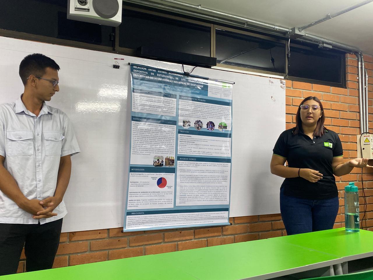Imagen de Cristian durante una ponencia