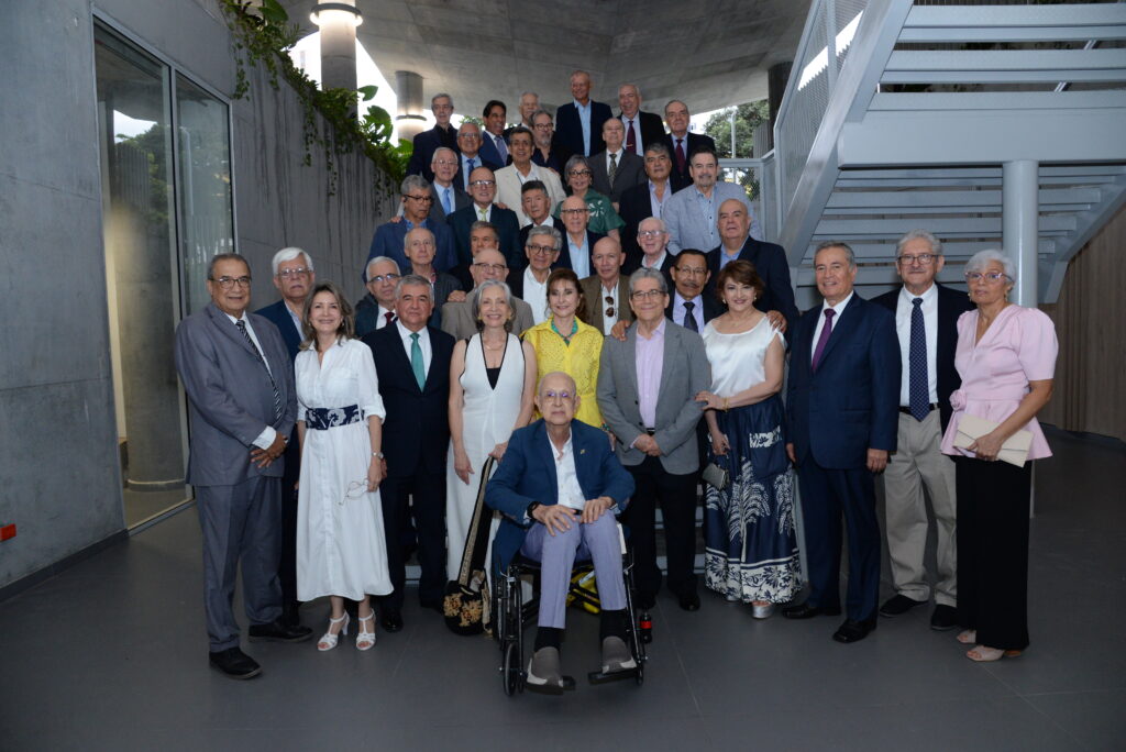 Participantes encuentro de egresados de Medicina, 1982