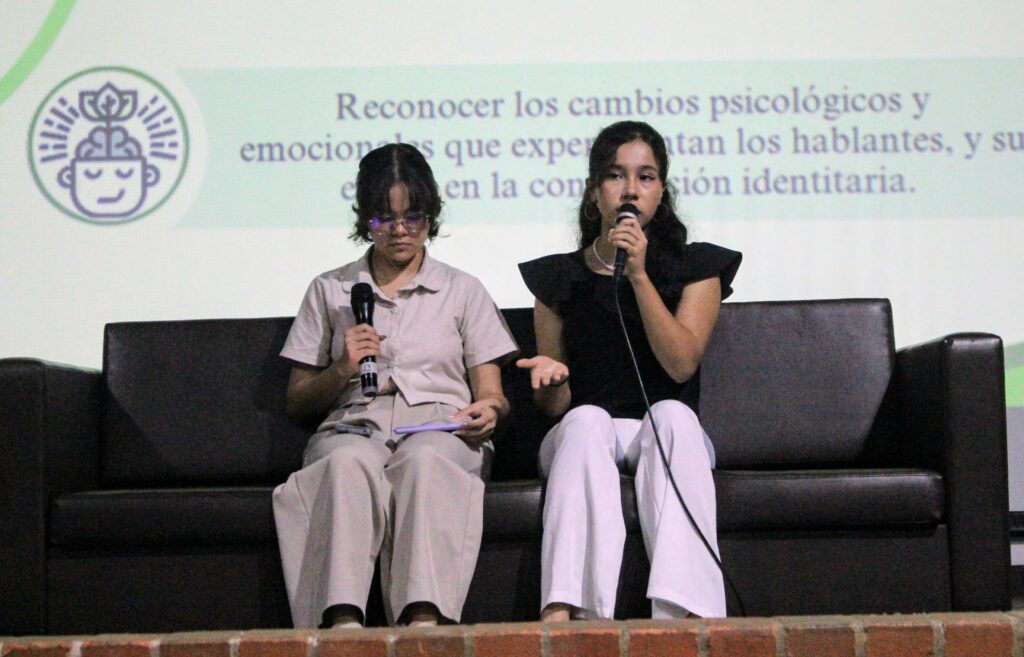 Estudiantes participando en InvEsLec X.