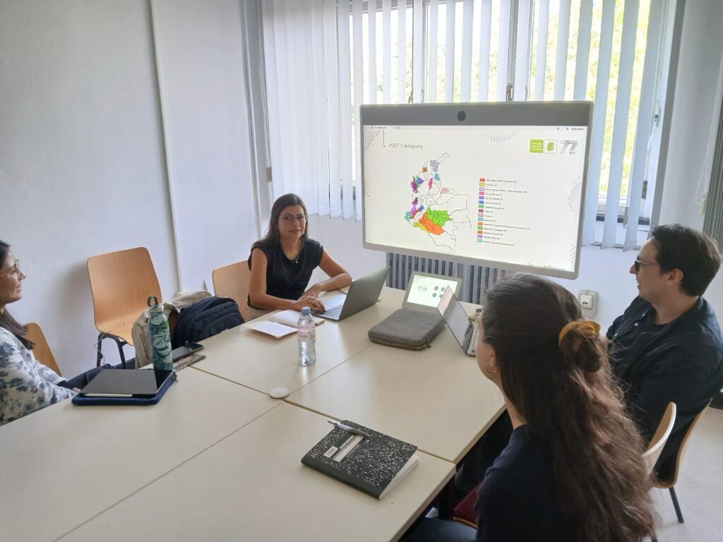 Yudy Adriana Gamboa Vesga presentando su investigación