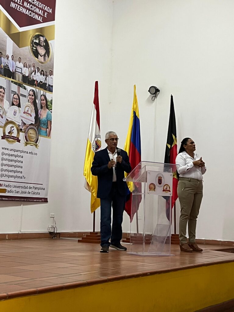 Image showing Professor Fabio Villafrades in a lecture.