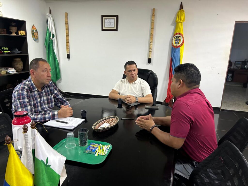 Imagen que muestra a Jorge Villamizar en reunión
