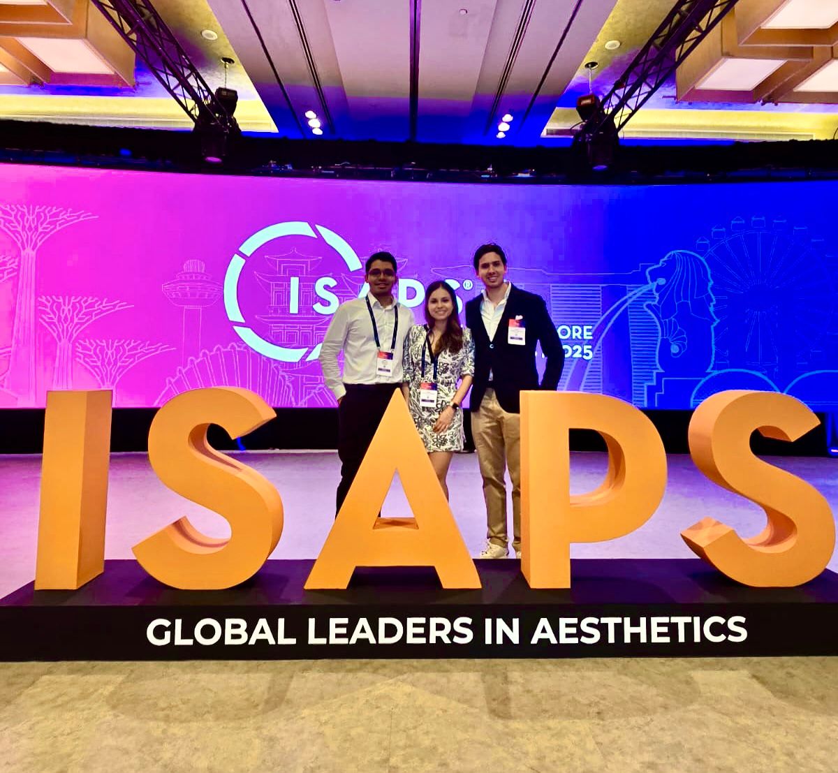 Estudiantes UIS participantes del Congreso Mundial de la Sociedad Internacional de Cirugía Plástica Estética (ISAPS) 2025
