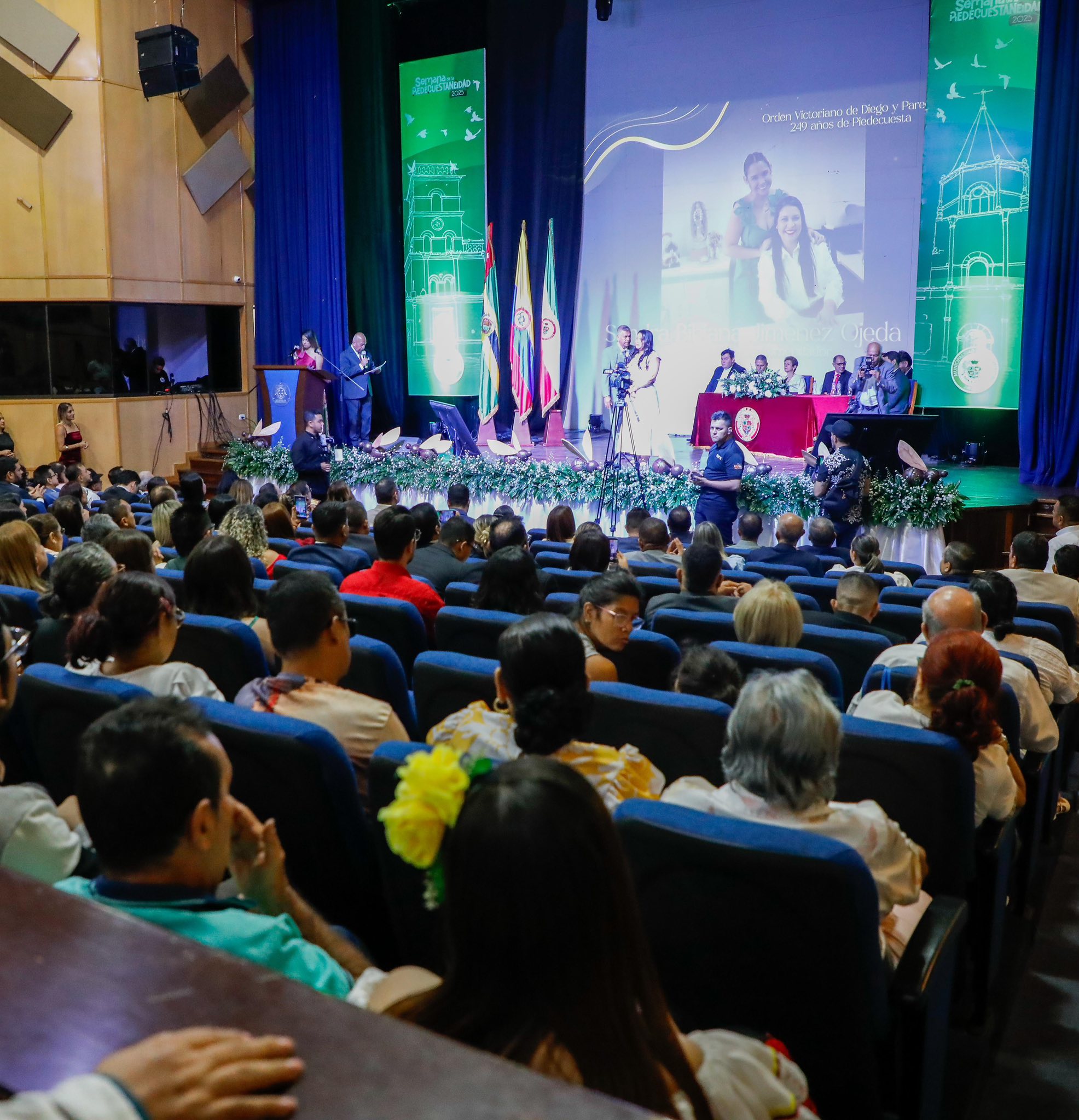Alcaldía de Piedecuesta entrega reconocimiento a instituciones que han contribuido al progreso del municipio 2025.