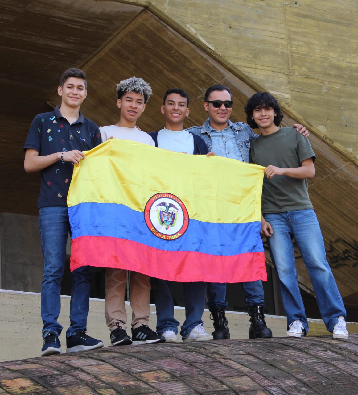 Imagen que muestra al equipo colombiano que irá a India.