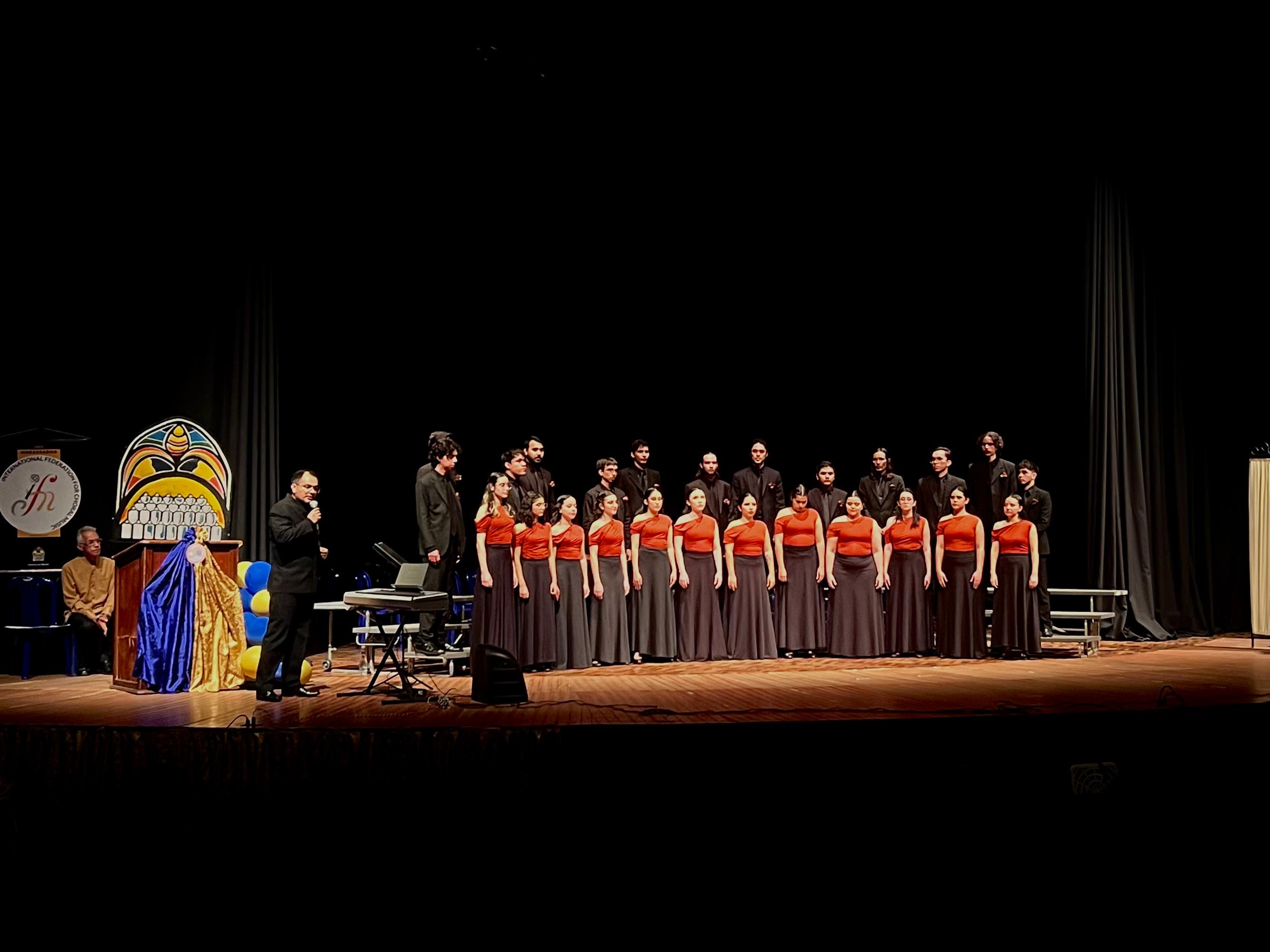 Coral UIS durante la presentación en la celebración de los 50 años de la Cantoría de Mérida