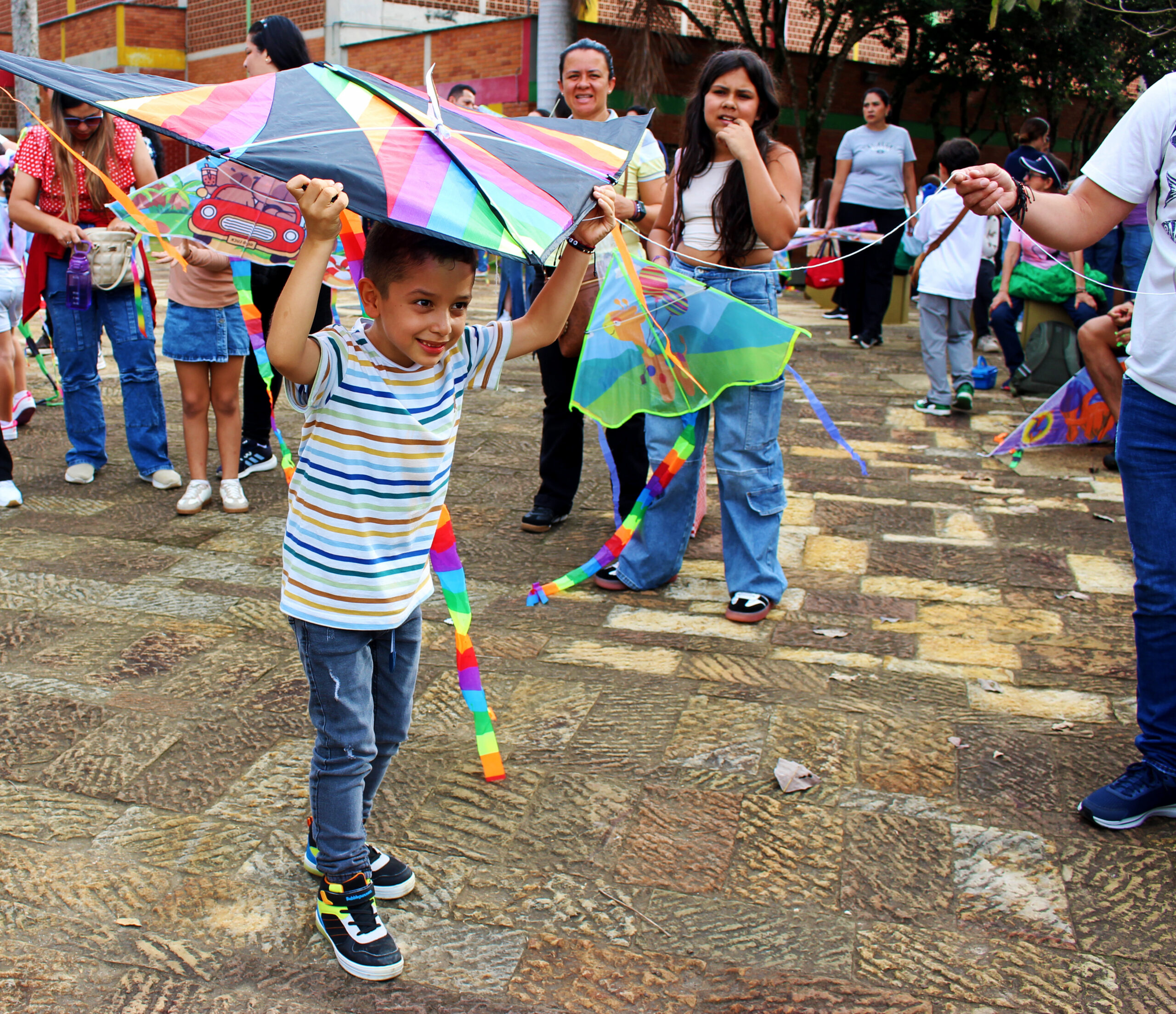Estudiantes y familiares participaron del Día de Cometas UIS 2025