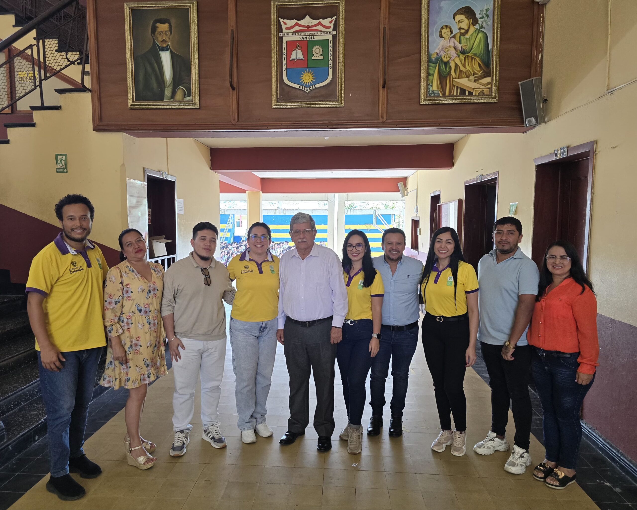Grupo de formadores que hacen parte del programa Artes para la paz