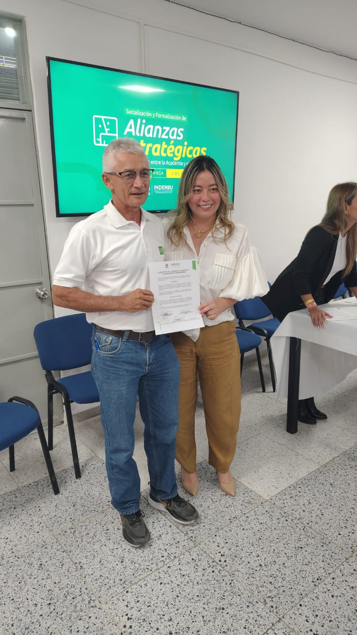 Imagen del profesor Fabio Villafrades en el Inderbú