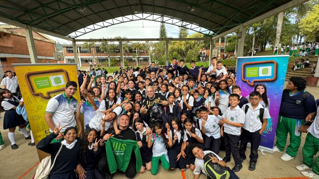 Imagen general de grupo de participantes.