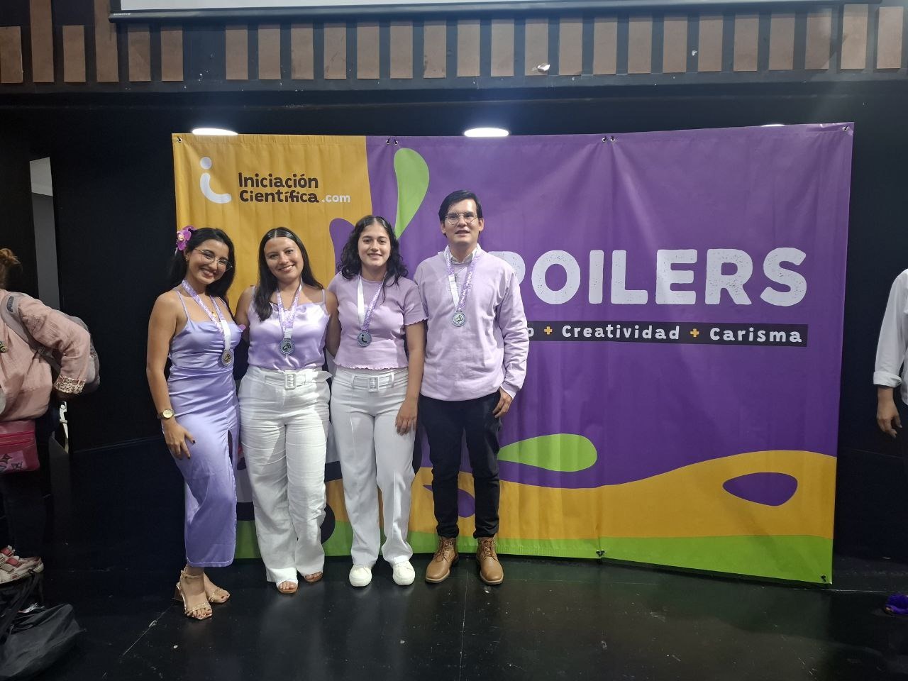 Imagen de los estudiantes en Xpoilers.