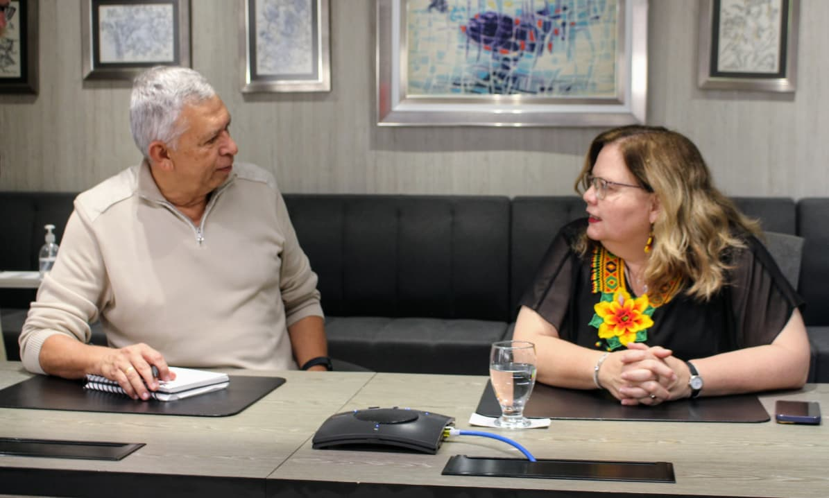 el rector de la Universidad Industrial de Santander, Hernán Porras, se reunió con Astrid Eliana Cáceres, directora nacional del Instituto Colombiano de Bienestar Familiar