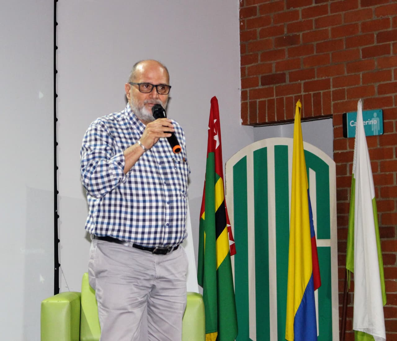 Javier Alejandro Acevedo Guerrero, director de la Escuela de Derecho y Ciencia Política.