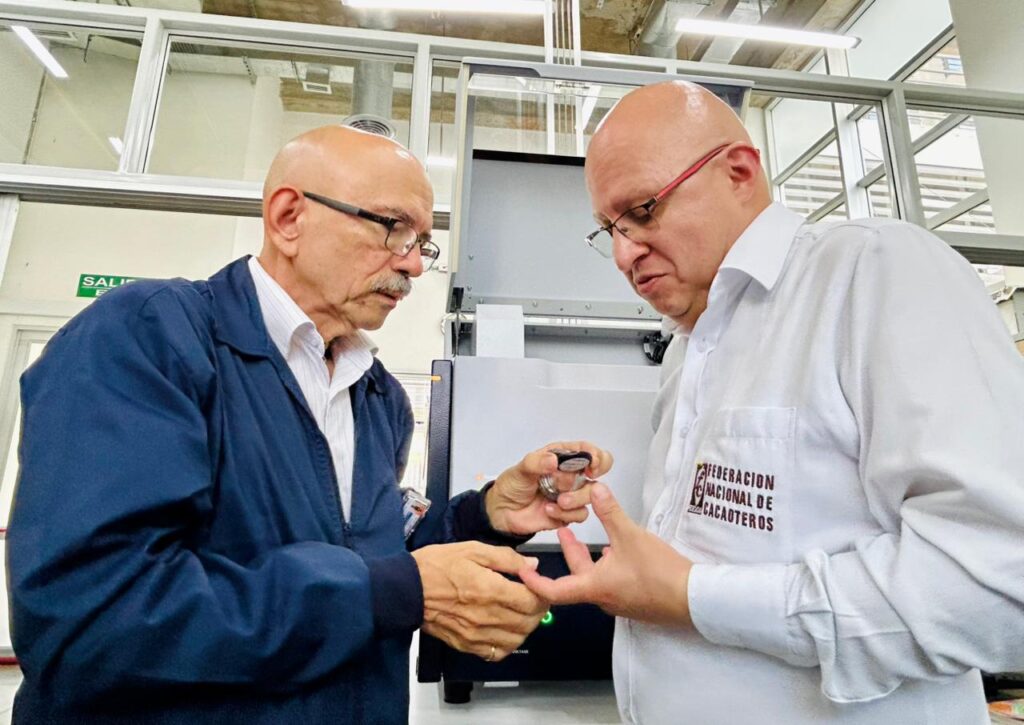 Visita FEDECACAO al laboratorio de Rayos X uis