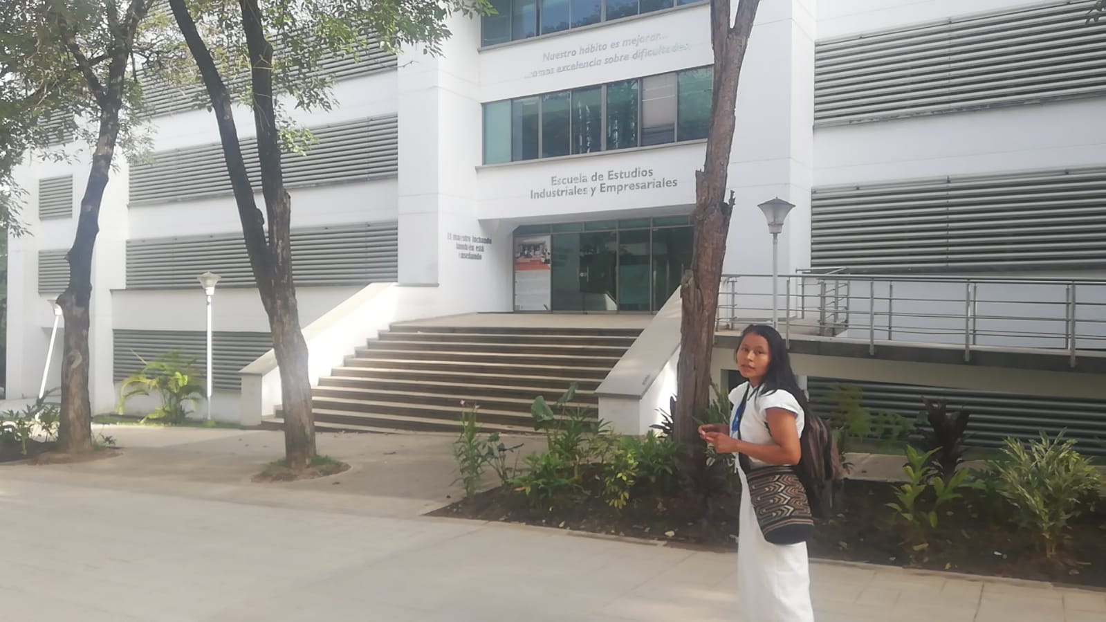 Seydeth Torres durante una visita a la UIS