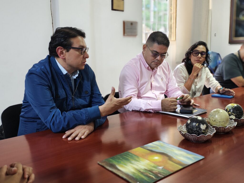 Delegados Mincultura en reunión Artes para la Paz