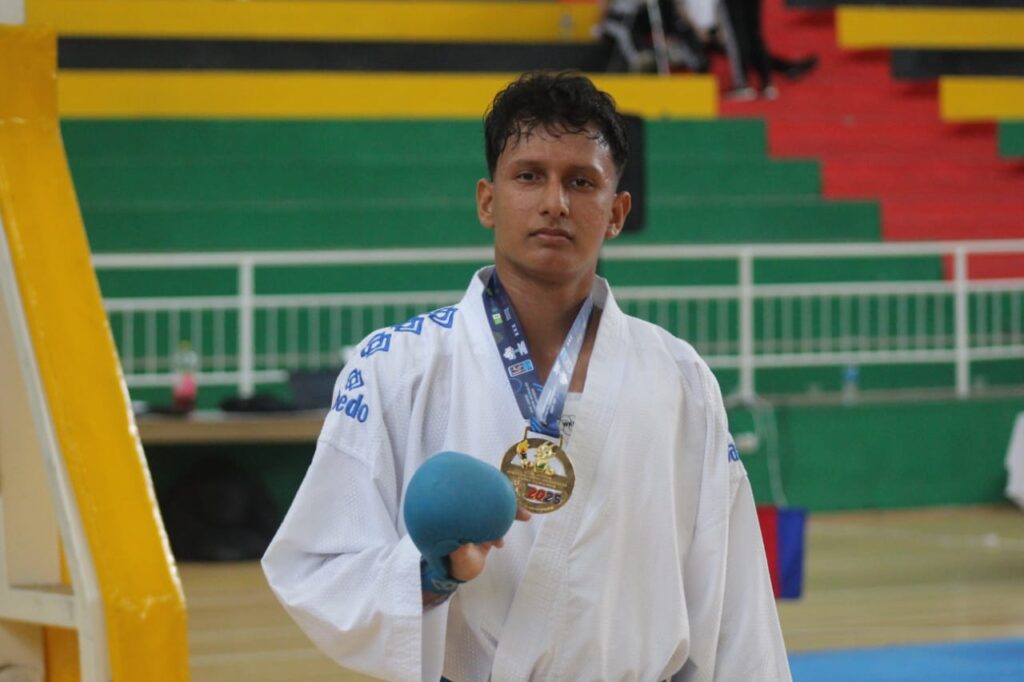 Carlos Gutiérrez, karate Do avanzados UIS.