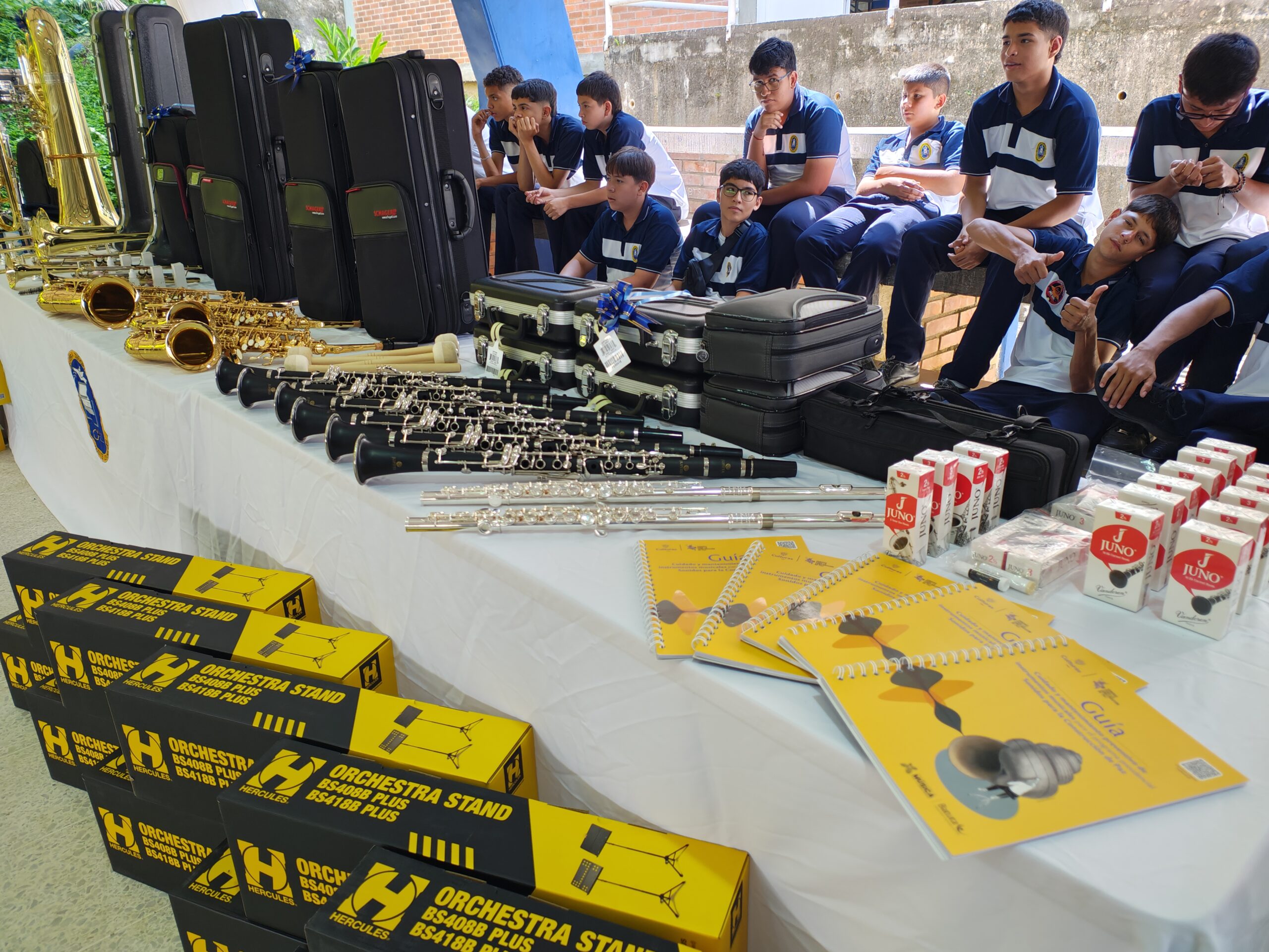 Entrega de instrumentos del programa Artes para la Paz