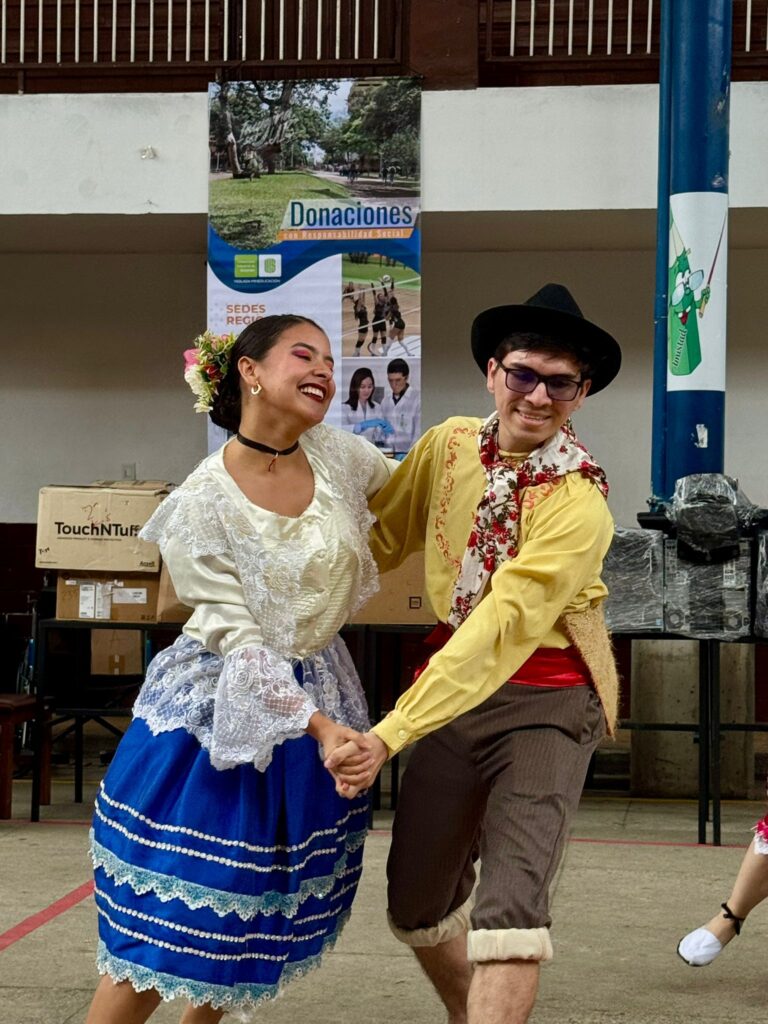 Grupo de Danzas UIS en Durania