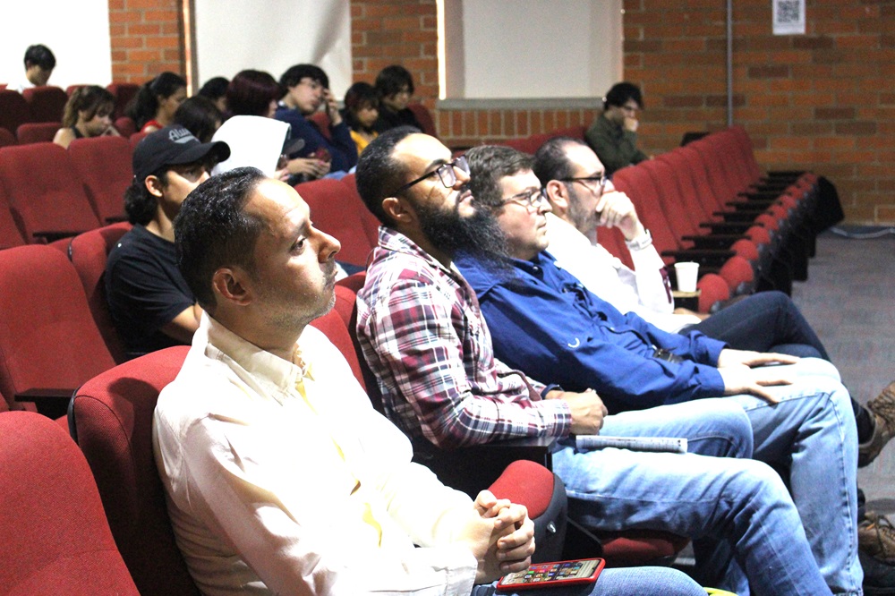 Profesores en la primera conferencia