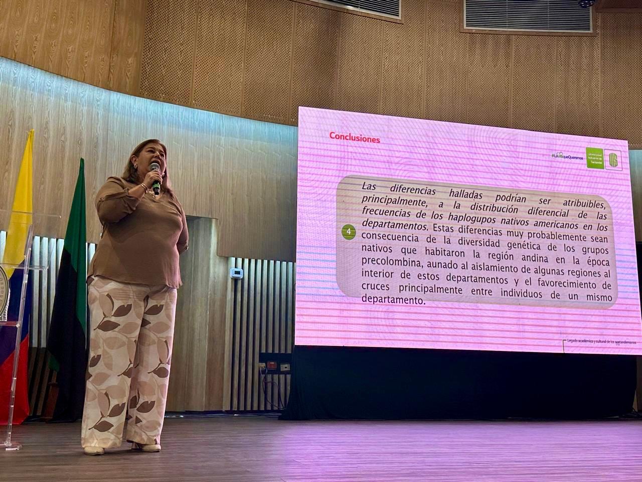 Adriana Castillo, adscrita al Departamento de Ciencias Básicas de la Escuela de Medicina