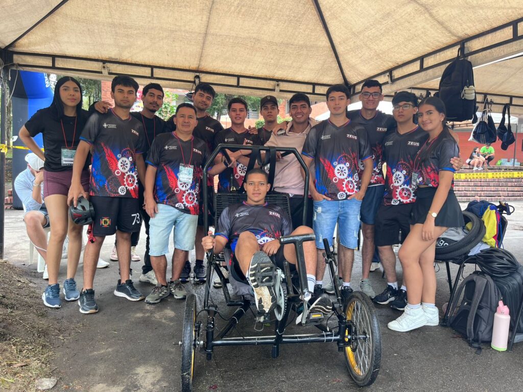 El equipo de la UPB Bucaramanga se hizo presente en esta competencia alcanzando el tercer lugar en el podio