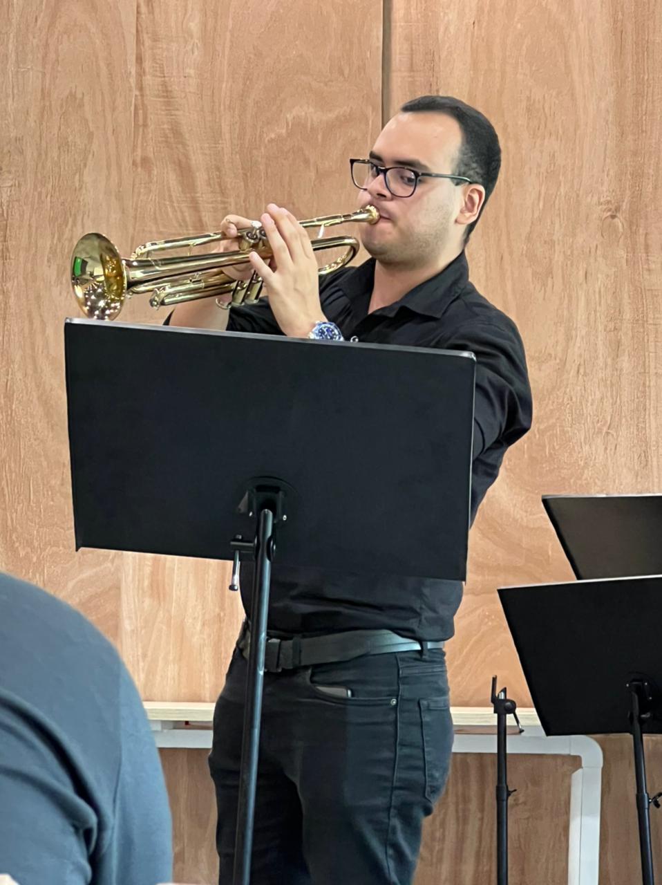 Camilo Carranza Ariza interpretando el trombón