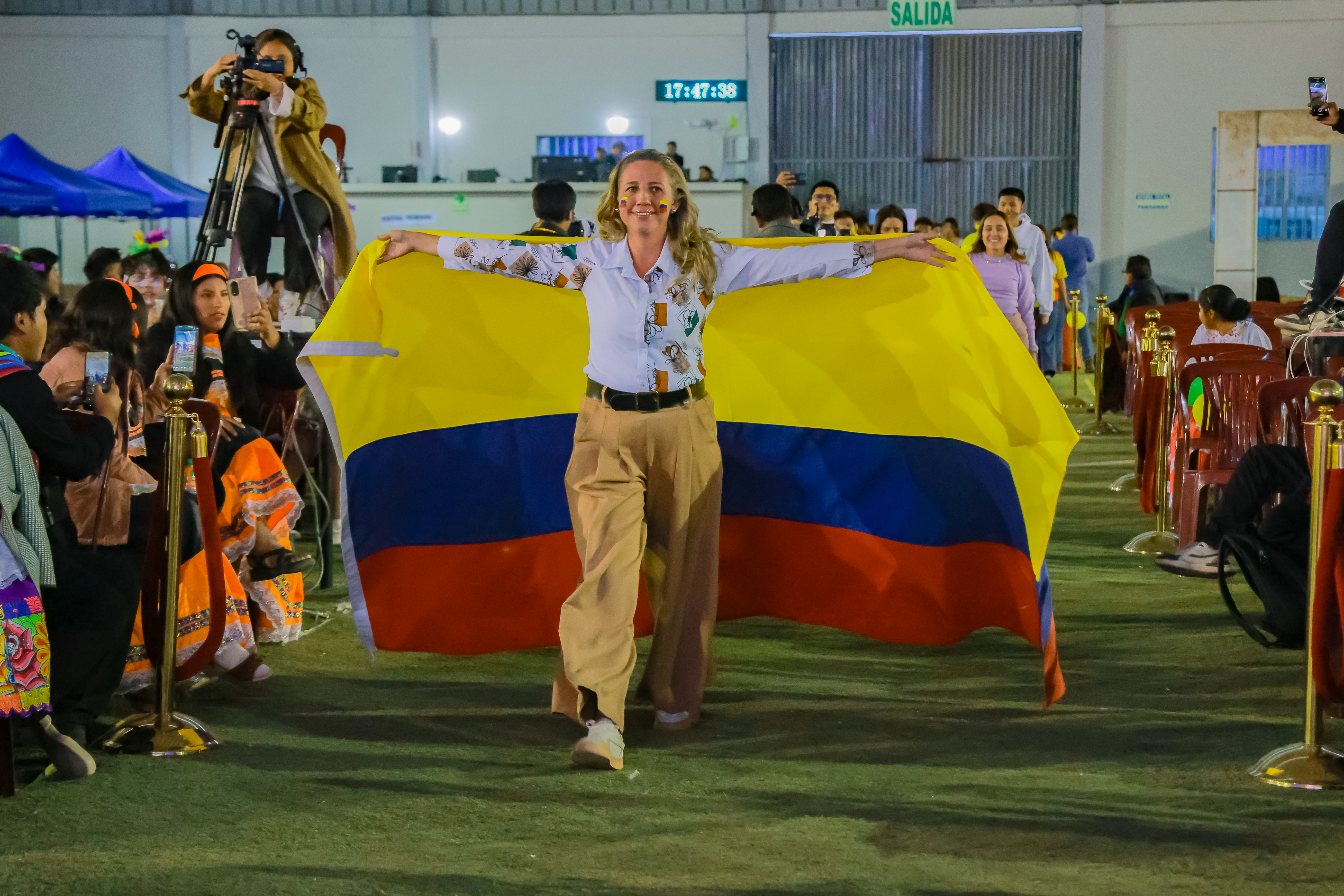 Directora de Relaciones Exteriores UIS en evento en Perú