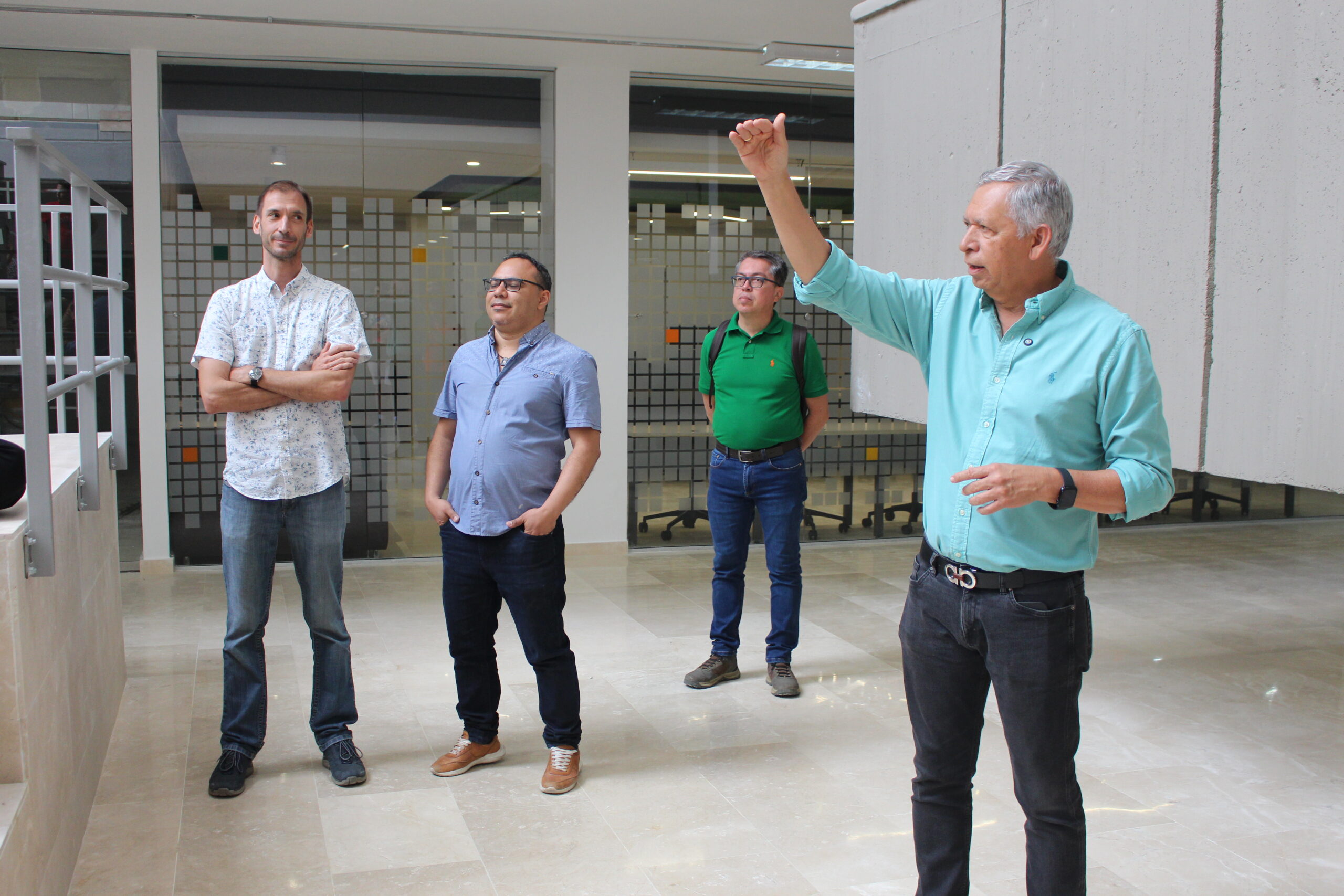El rector. Hernán Porras, entregando los nuevos espacios en la Facultad de Ciencias.
