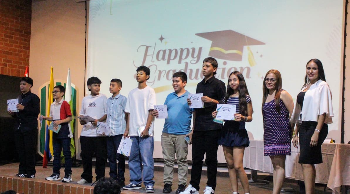 Estudiantes que culminaron sus programas en el Instituto de Lenguas UIS.
