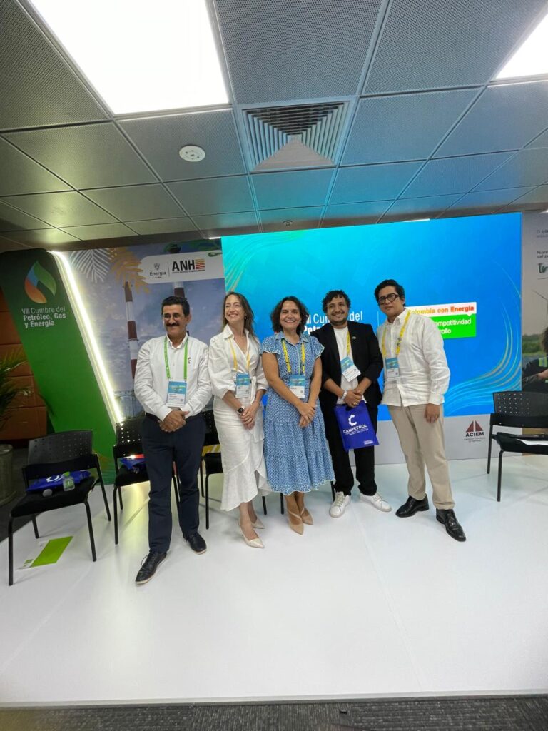 Participantes UIS en VIII Cumbre del Petróleo, Gas y Energía