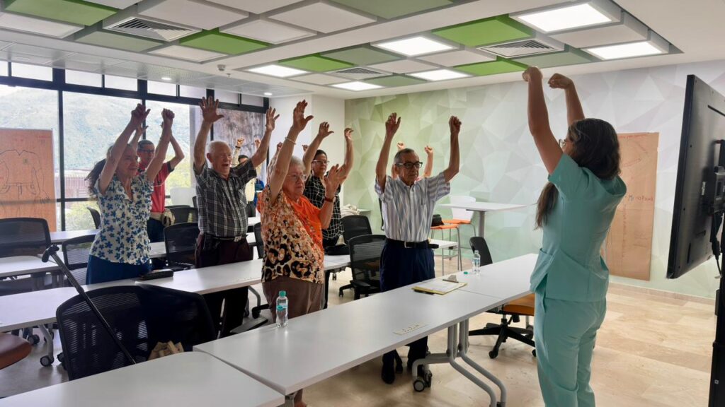 Usuarios UISALUD en pausas activas durante el taller
