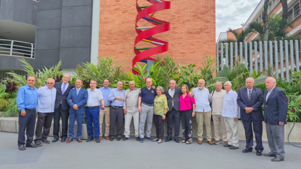 Egresados de Medicina UIS celebrando las bodas de oro de su promoción. 