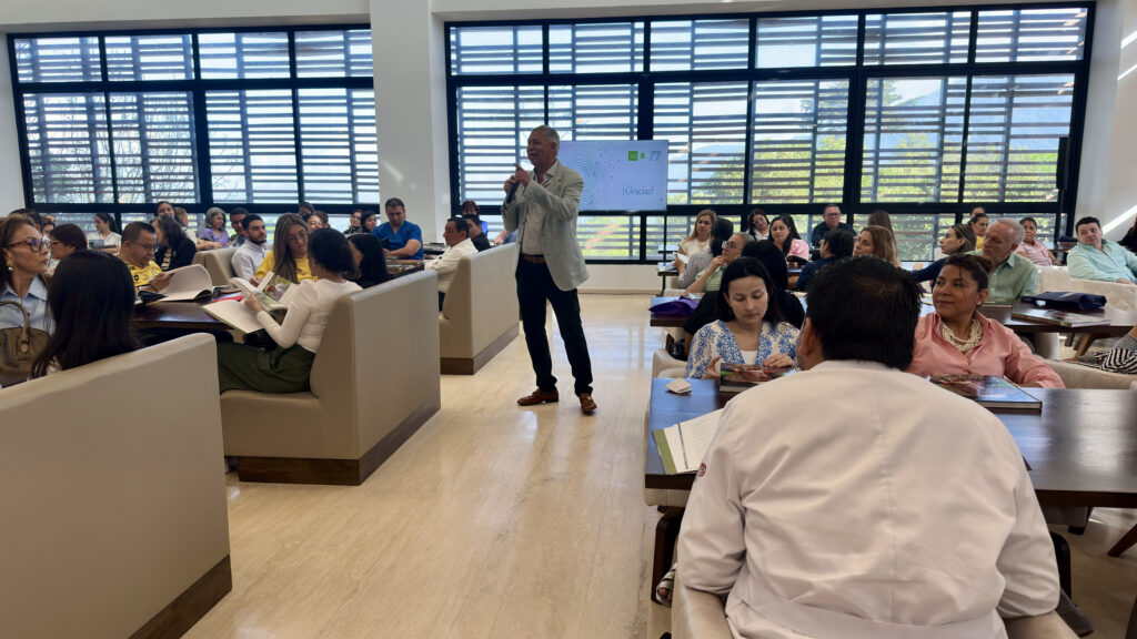 Rector Hernán Porras Díaz durante la Jornada de socialización y fortalecimiento UISALUD