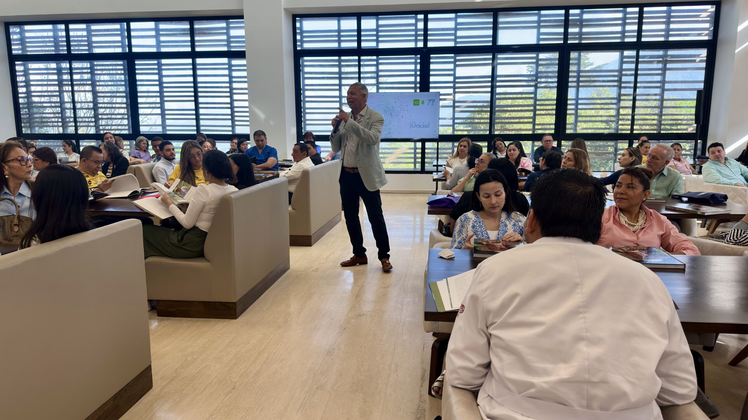 Rector Hernán Porras Díaz durante la Jornada de socialización y fortalecimiento UISALUD