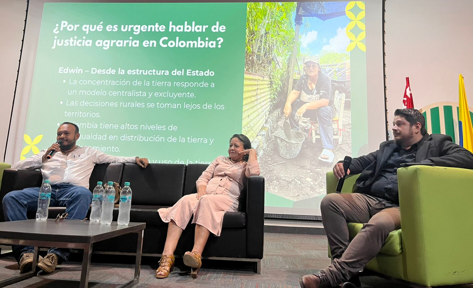 Panelistas asistentes a la Cátedra de Paz