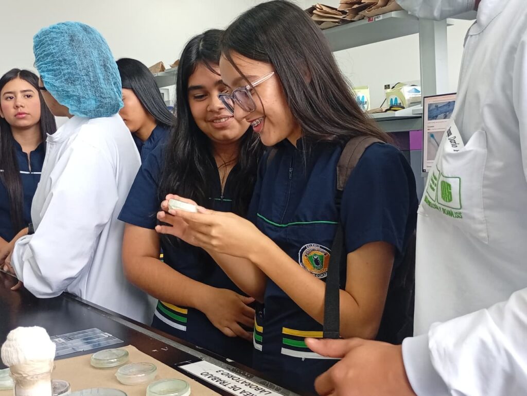 Estudiantes en laboratorio del Parque Tecnológico Guatiguará 2026