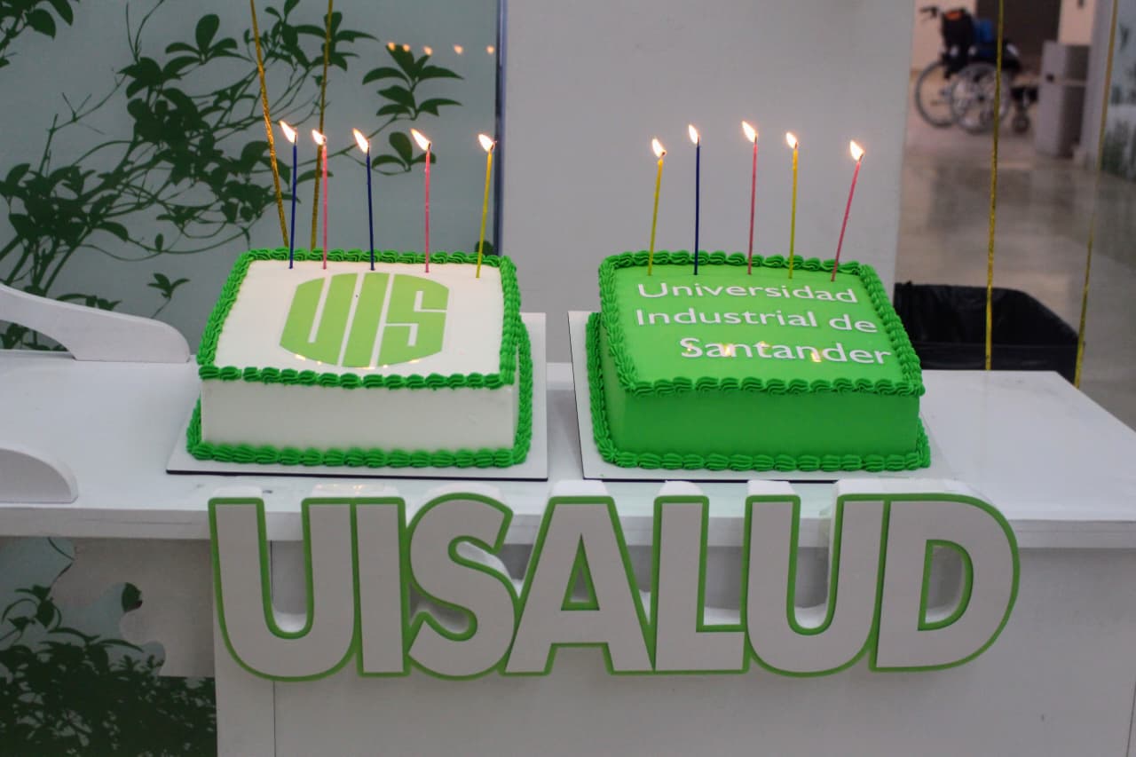 Torta en conmemoración de los diez años de UISALUD.
