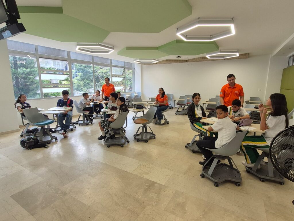 Profesores egresados UIS integrantes del grupo de matemáticas aportan su tiempo y dedican a la enseñanza de niños y jóvenes.