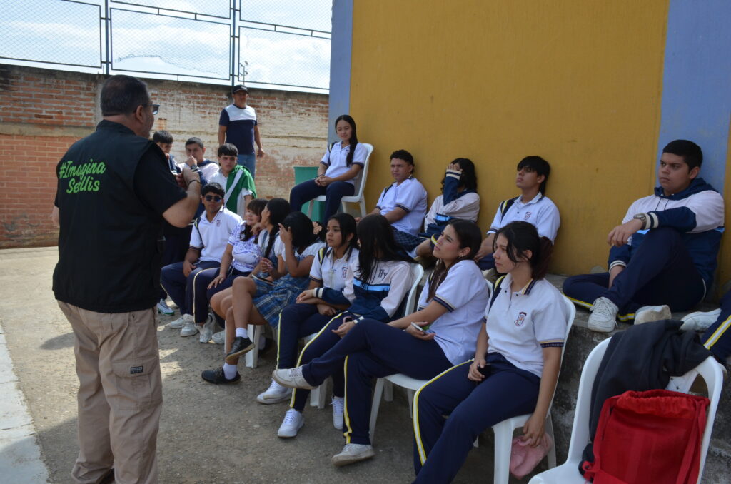 IPRED UIS dando su oferta académica en Girón. 