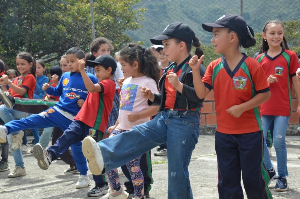 Estudiantes colegio Molagavita
