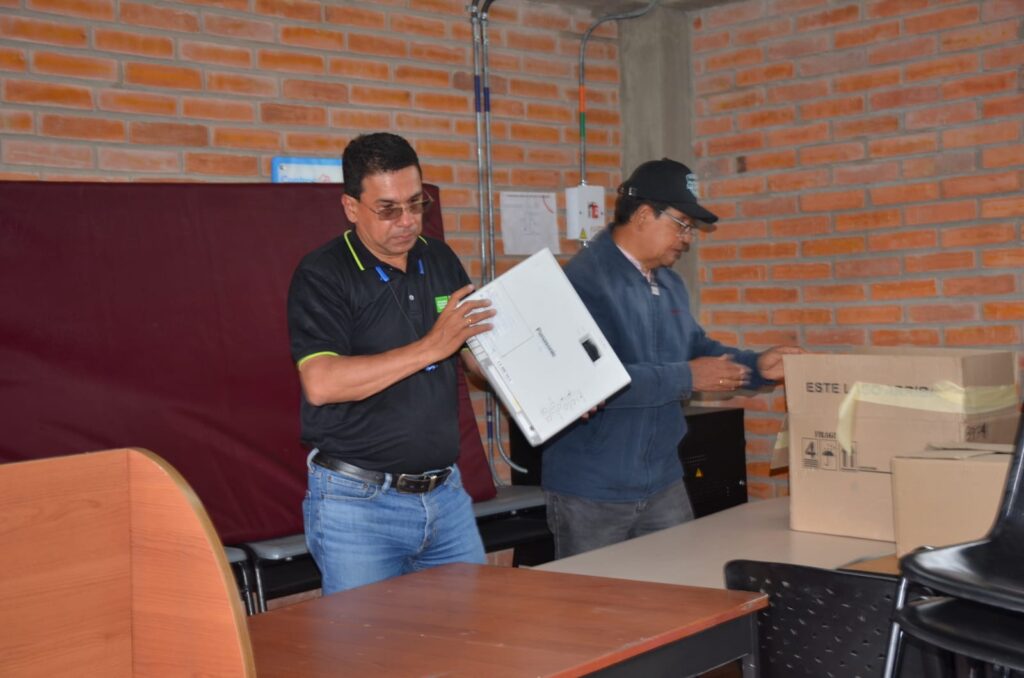Mobiliario UIS en Molagavita